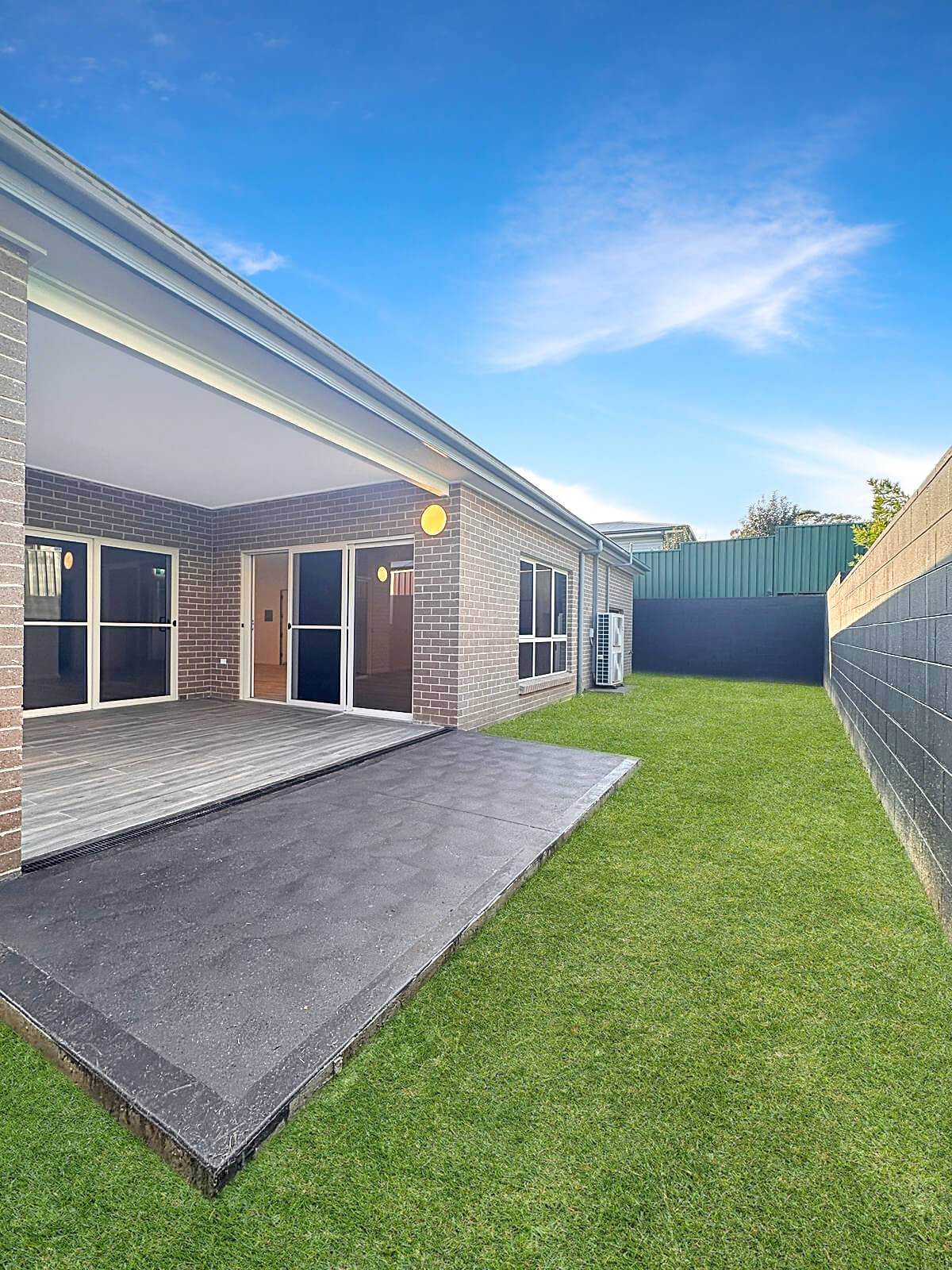 Hamlet Crescent, Rosemeadow 2